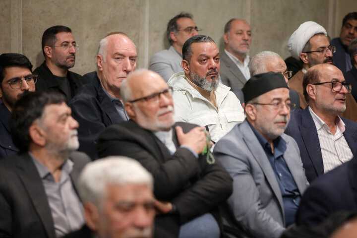 دیدار هزاران نفر از مداحان و ستایشگران اهل بیت(ع) با رهبر انقلاب