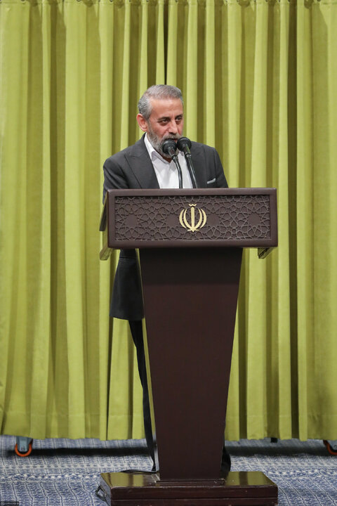 دیدار هزاران نفر از مداحان و ستایشگران اهل بیت(ع) با رهبر انقلاب