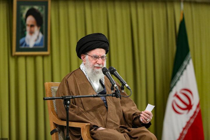 دیدار هزاران نفر از مداحان و ستایشگران اهل بیت(ع) با رهبر انقلاب