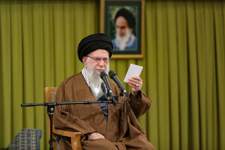 دیدار هزاران نفر از مداحان و ستایشگران اهل بیت(ع) با رهبر انقلاب