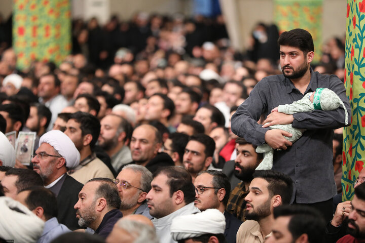 دیدار هزاران نفر از مداحان و ستایشگران اهل بیت(ع) با رهبر انقلاب