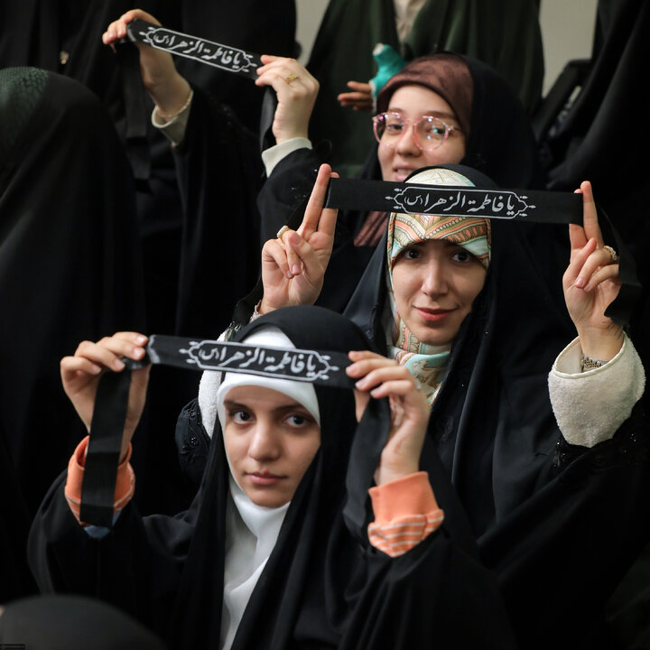 دیدار هزاران نفر از مداحان و ستایشگران اهل بیت(ع) با رهبر انقلاب