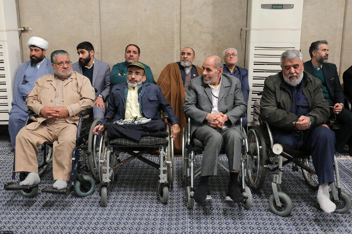 دیدار هزاران نفر از مداحان و ستایشگران اهل بیت(ع) با رهبر انقلاب