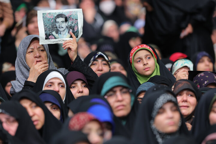 دیدار هزاران نفر از مداحان و ستایشگران اهل بیت(ع) با رهبر انقلاب