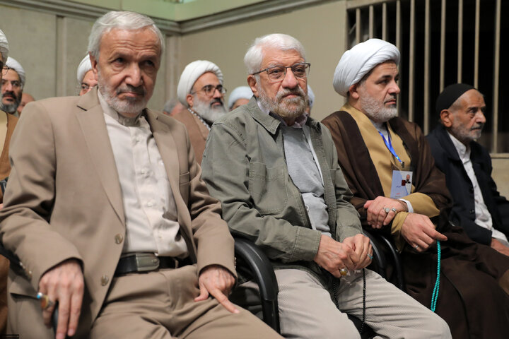 دیدار هزاران نفر از مداحان و ستایشگران اهل بیت(ع) با رهبر انقلاب