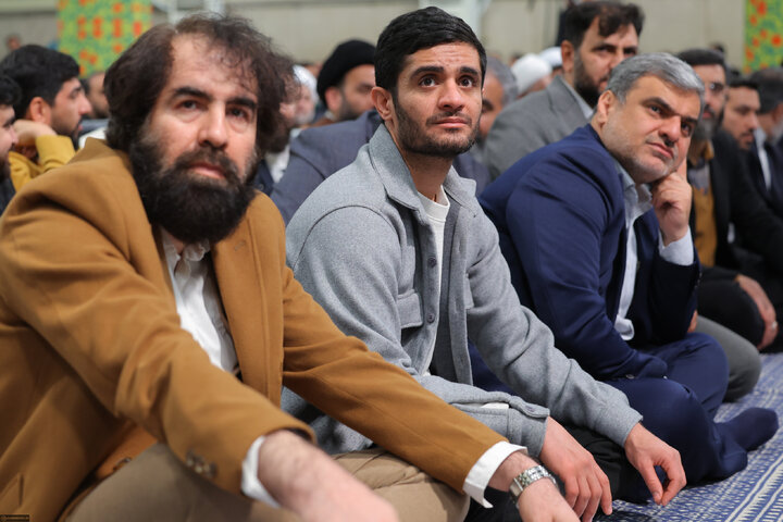 دیدار هزاران نفر از مداحان و ستایشگران اهل بیت(ع) با رهبر انقلاب