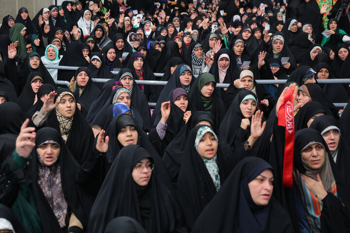 دیدار هزاران نفر از مداحان و ستایشگران اهل بیت(ع) با رهبر انقلاب