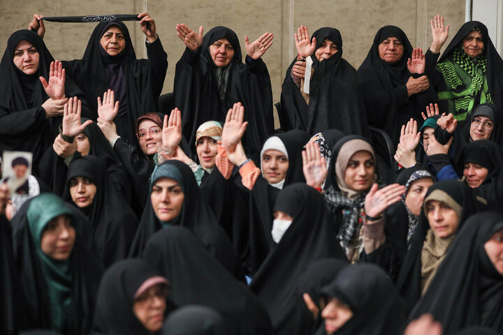 دیدار هزاران نفر از مداحان و ستایشگران اهل بیت(ع) با رهبر انقلاب