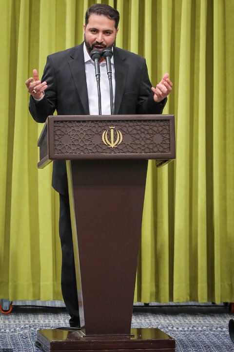 دیدار هزاران نفر از مداحان و ستایشگران اهل بیت(ع) با رهبر انقلاب