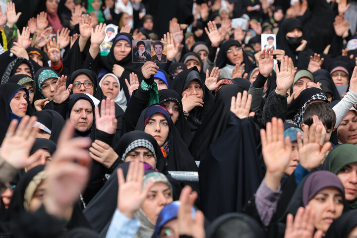 دیدار هزاران نفر از مداحان و ستایشگران اهل بیت(ع) با رهبر انقلاب