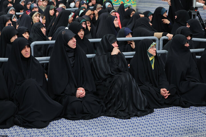 دیدار هزاران نفر از مداحان و ستایشگران اهل بیت(ع) با رهبر انقلاب