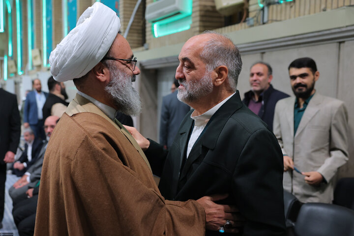 دیدار هزاران نفر از مداحان و ستایشگران اهل بیت(ع) با رهبر انقلاب