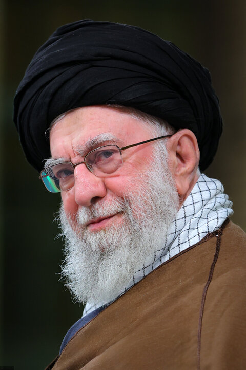 دیدار هزاران نفر از مداحان و ستایشگران اهل بیت(ع) با رهبر انقلاب