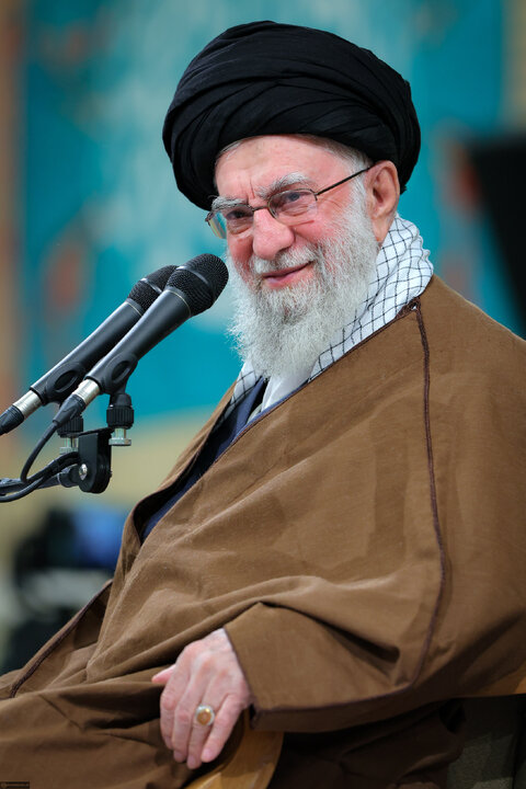 دیدار هزاران نفر از مداحان و ستایشگران اهل بیت(ع) با رهبر انقلاب