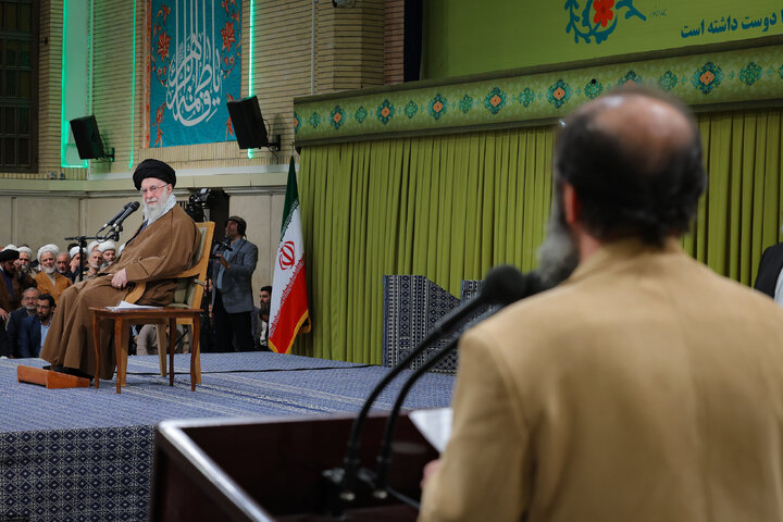 دیدار هزاران نفر از مداحان و ستایشگران اهل بیت(ع) با رهبر انقلاب