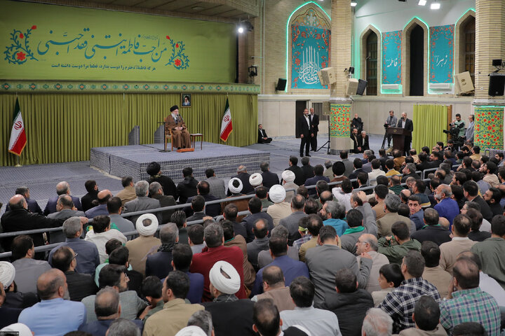 دیدار هزاران نفر از مداحان و ستایشگران اهل بیت(ع) با رهبر انقلاب