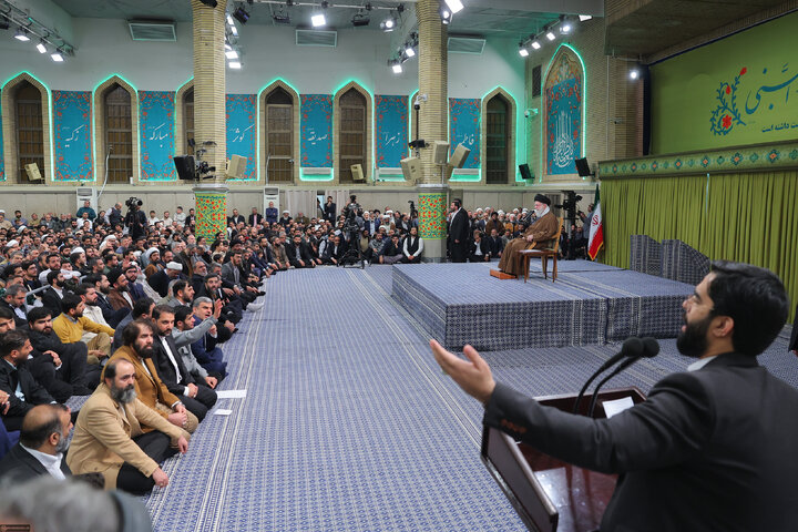 دیدار هزاران نفر از مداحان و ستایشگران اهل بیت(ع) با رهبر انقلاب