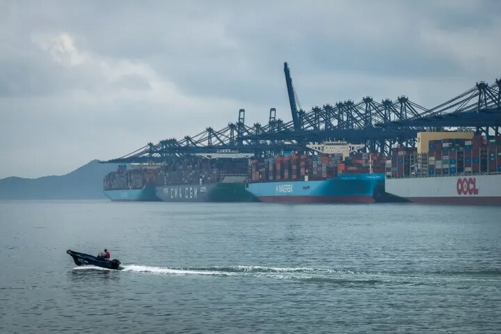 گزارش وال‌استریت ژورنال از یورش آمریکا به کشتی باری در مسیر ایران