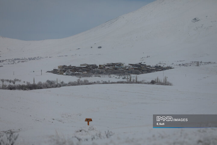 برف پاییزی در آستانه شازند ; پایان انتظار زمین تشنه