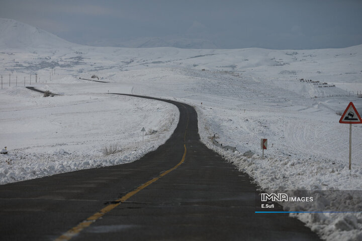 برف پاییزی در آستانه شازند ; پایان انتظار زمین تشنه