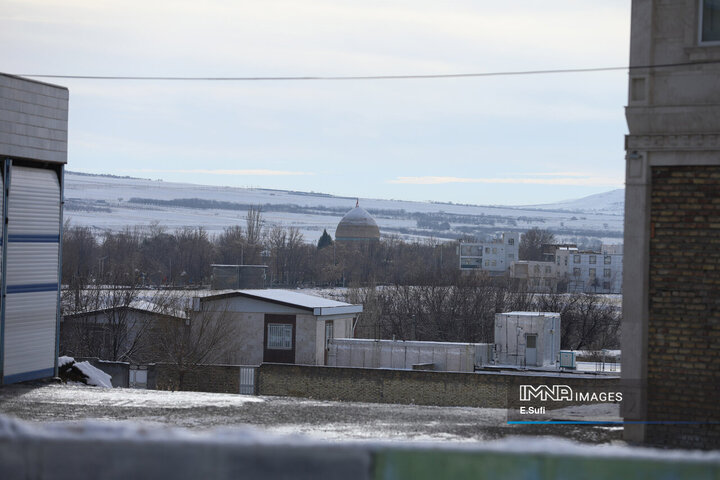 برف پاییزی در آستانه شازند ; پایان انتظار زمین تشنه