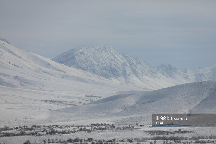 برف پاییزی در آستانه شازند ; پایان انتظار زمین تشنه