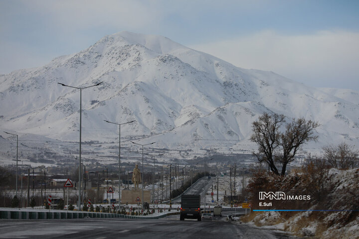 برف پاییزی در آستانه شازند ; پایان انتظار زمین تشنه