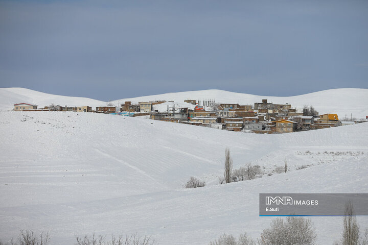 برف پاییزی در آستانه شازند ; پایان انتظار زمین تشنه