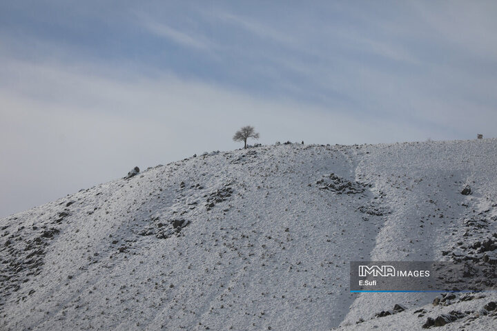 برف پاییزی در آستانه شازند ; پایان انتظار زمین تشنه