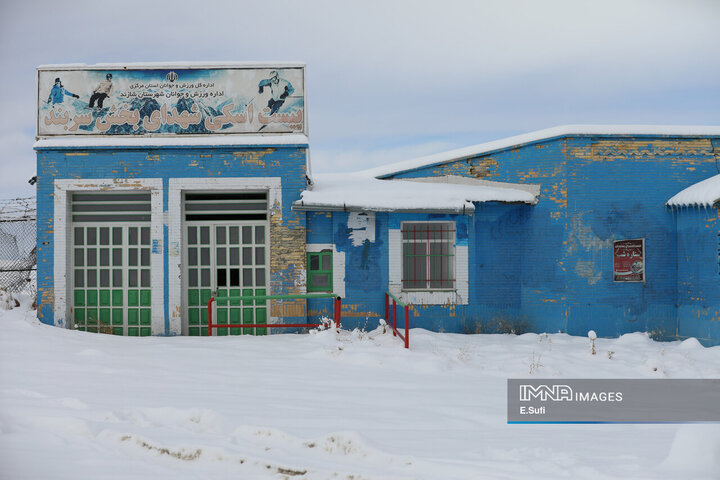 برف پاییزی در آستانه شازند ; پایان انتظار زمین تشنه