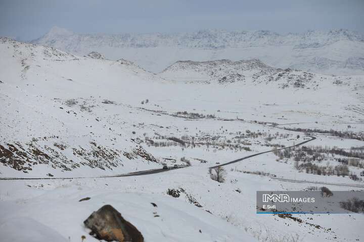 برف پاییزی در آستانه شازند ; پایان انتظار زمین تشنه