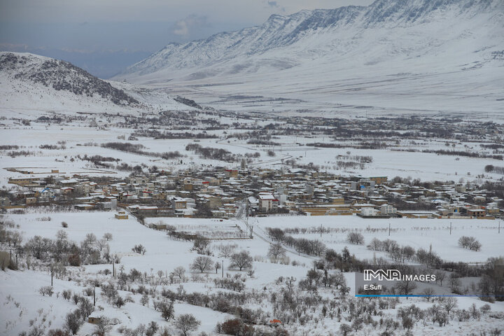 برف پاییزی در آستانه شازند ; پایان انتظار زمین تشنه