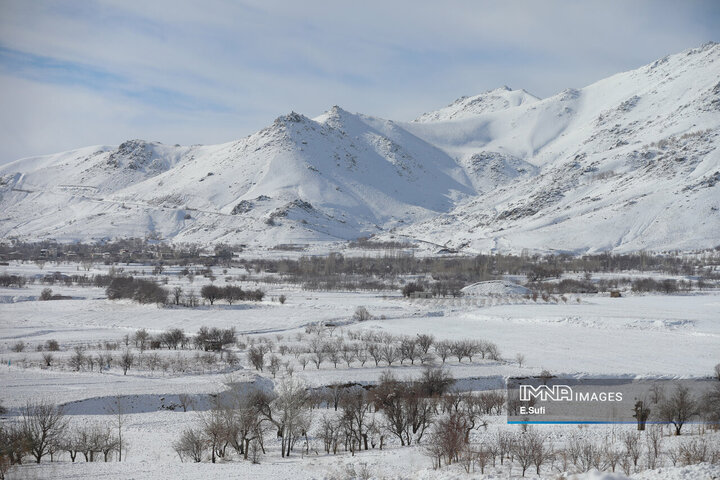 برف پاییزی در آستانه شازند ; پایان انتظار زمین تشنه