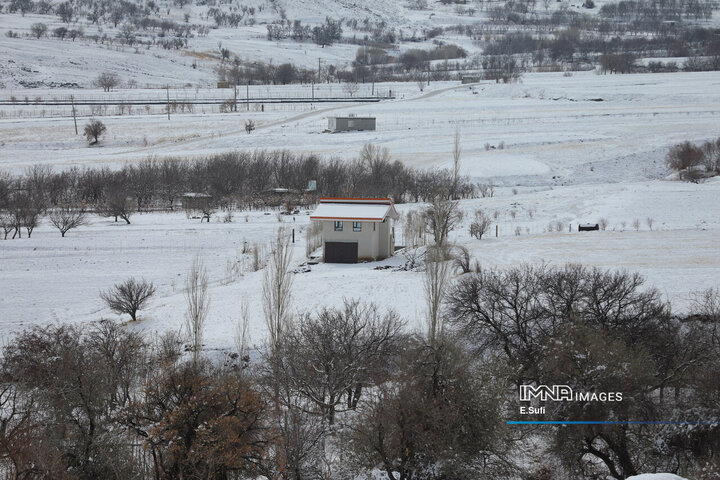 برف پاییزی در آستانه شازند ; پایان انتظار زمین تشنه