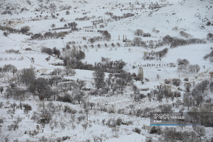 برف پاییزی در آستانه شازند ; پایان انتظار زمین تشنه