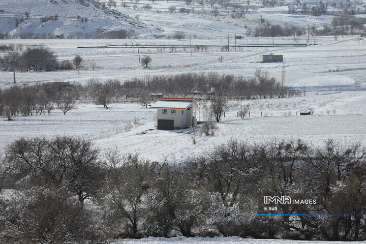 برف پاییزی در آستانه شازند ; پایان انتظار زمین تشنه