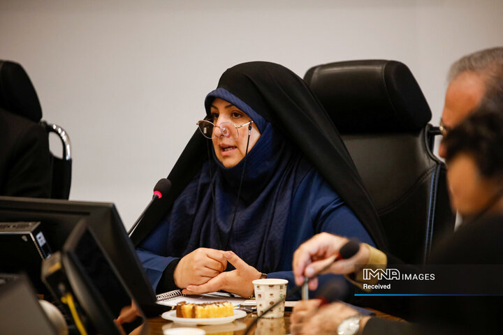 فرزانه کلاهدوزان عضو هیات رئیسه و رئیس کمیسیون ویژه خانواده،بانوان و جوانان شورای اسلامی شهر اصفهان