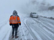 وضعیت تردد در جاده‌های چهارمحال و بختیاری / بارش برف در ۵ گردنه مهم استان
