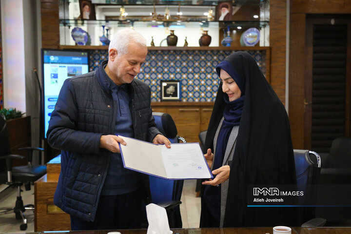 ابلاغ و مبادله قرارداد باز شهرداری اصفهان با بنیاد نخبگان استان اصفهان