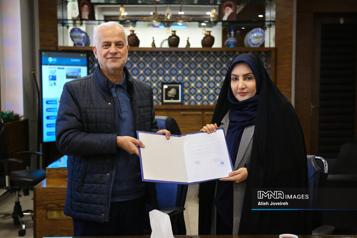 ابلاغ و مبادله قرارداد باز شهرداری اصفهان با بنیاد نخبگان استان اصفهان