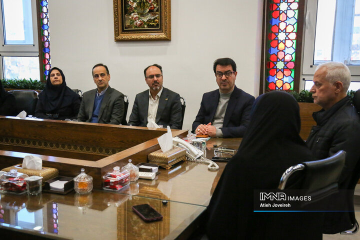 ابلاغ و مبادله قرارداد باز شهرداری اصفهان با بنیاد نخبگان استان اصفهان