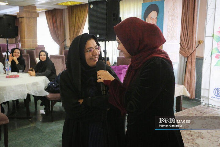 نشست تخصصی جهاد تبیین ویژه خواهران بسیجی شهرداری اصفهان