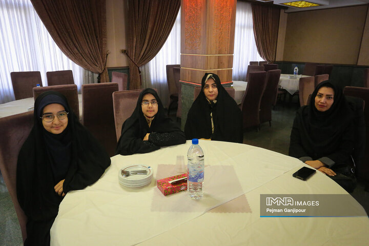 نشست تخصصی جهاد تبیین ویژه خواهران بسیجی شهرداری اصفهان