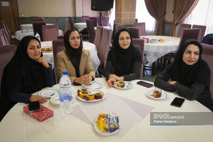 نشست تخصصی جهاد تبیین ویژه خواهران بسیجی شهرداری اصفهان