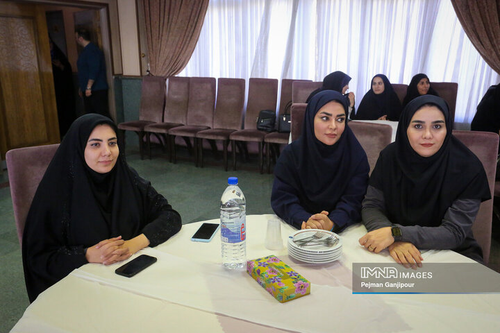 نشست تخصصی جهاد تبیین ویژه خواهران بسیجی شهرداری اصفهان