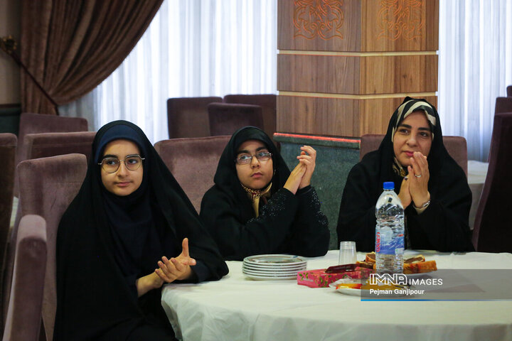 نشست تخصصی جهاد تبیین ویژه خواهران بسیجی شهرداری اصفهان