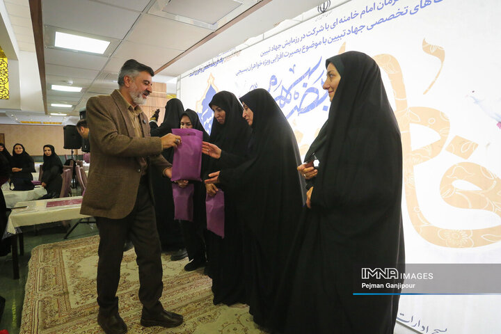 نشست تخصصی جهاد تبیین ویژه خواهران بسیجی شهرداری اصفهان