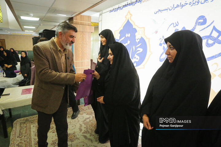 نشست تخصصی جهاد تبیین ویژه خواهران بسیجی شهرداری اصفهان