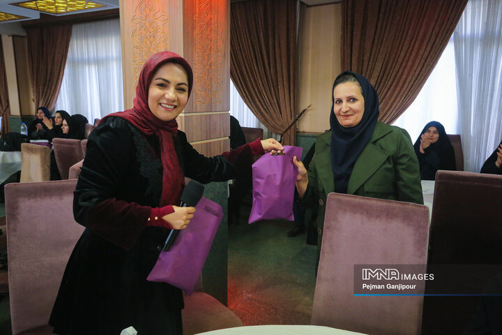 نشست تخصصی جهاد تبیین ویژه خواهران بسیجی شهرداری اصفهان