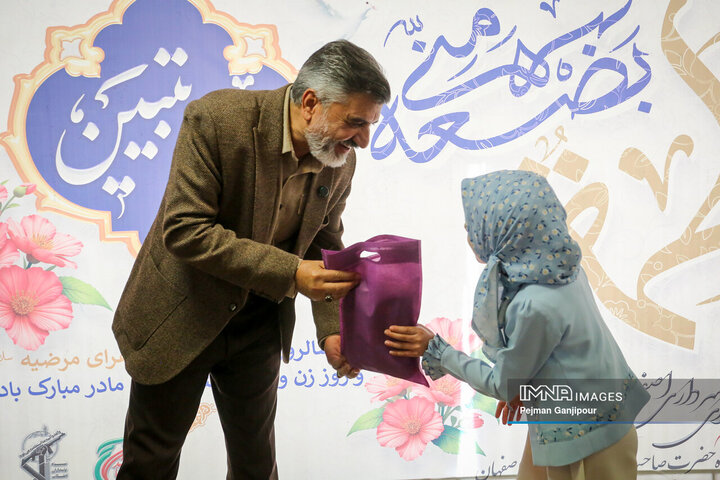 نشست تخصصی جهاد تبیین ویژه خواهران بسیجی شهرداری اصفهان